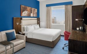 holiday inn express safa park 2 *