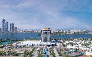 holiday international sharjah 4*
