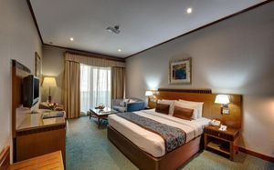 golden tulip al barsha 4*