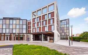 hampton by hilton dubai al seef 3*