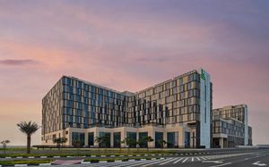 staybridge suites dubai al-maktoum airport 4*