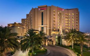 traders hotel, qaryat al beri 4*