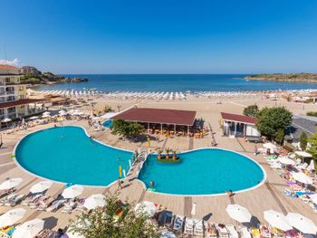 serenity bay beach club 4*