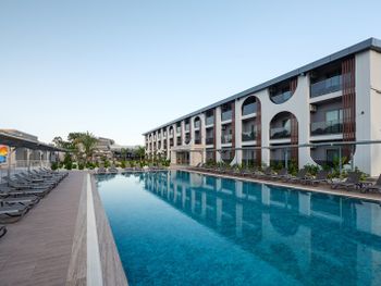 monk resort hotel 4*